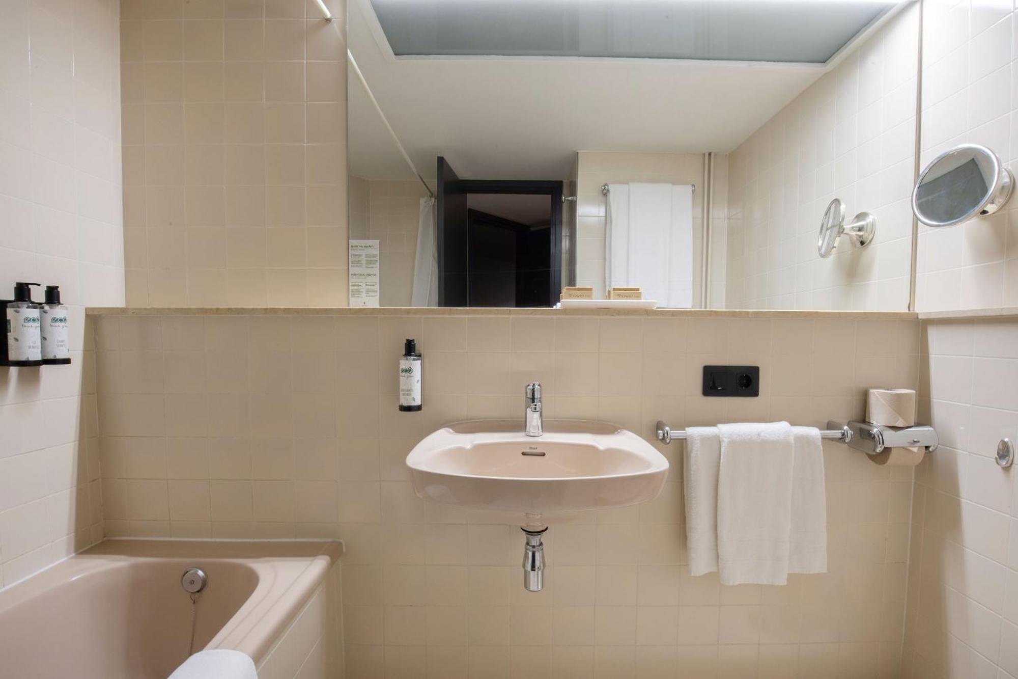 Quadruple Room,1637776142:JPEG